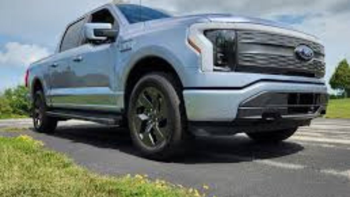 2023 Ford F-150 Lightning Lariat